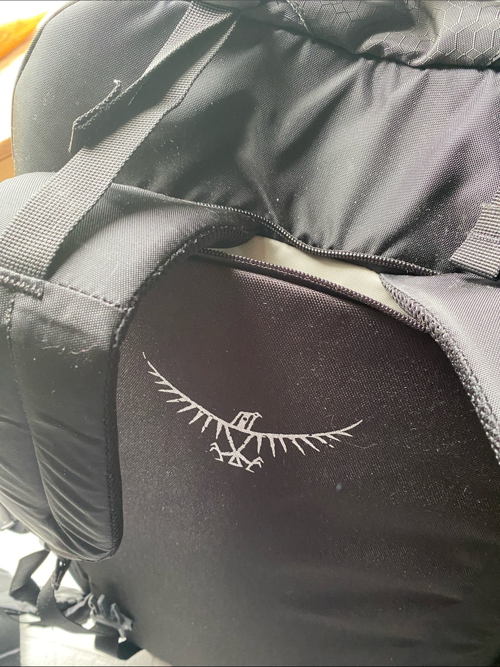 OSPREY Porter 46 Black Backpack with Gray Accents and Red Logo - Picture 8 of 15